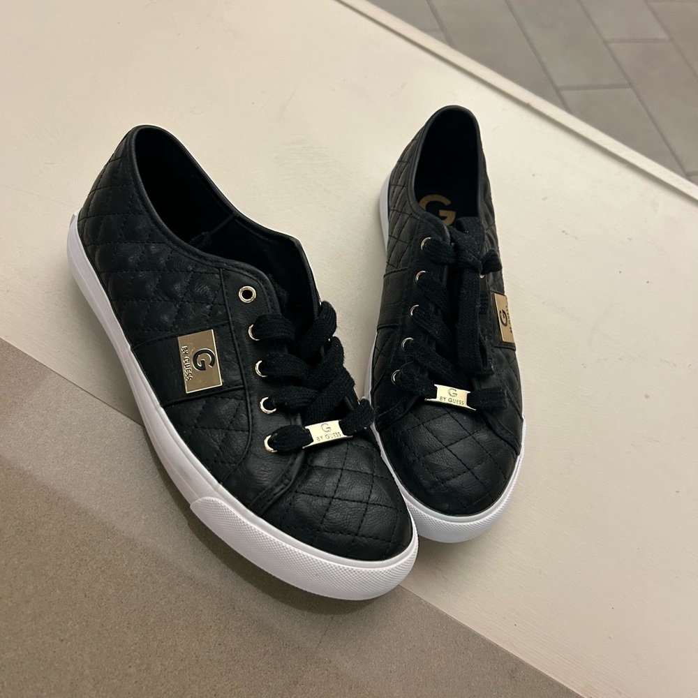 Sneakers Guess Black Quilted Sneakers with Gold Accents 9-like new